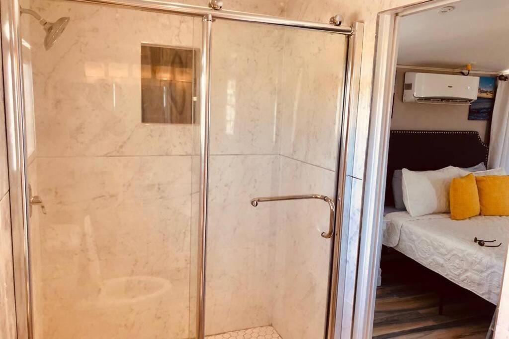 King & Queen Suite #8 Нассау Экстерьер фото